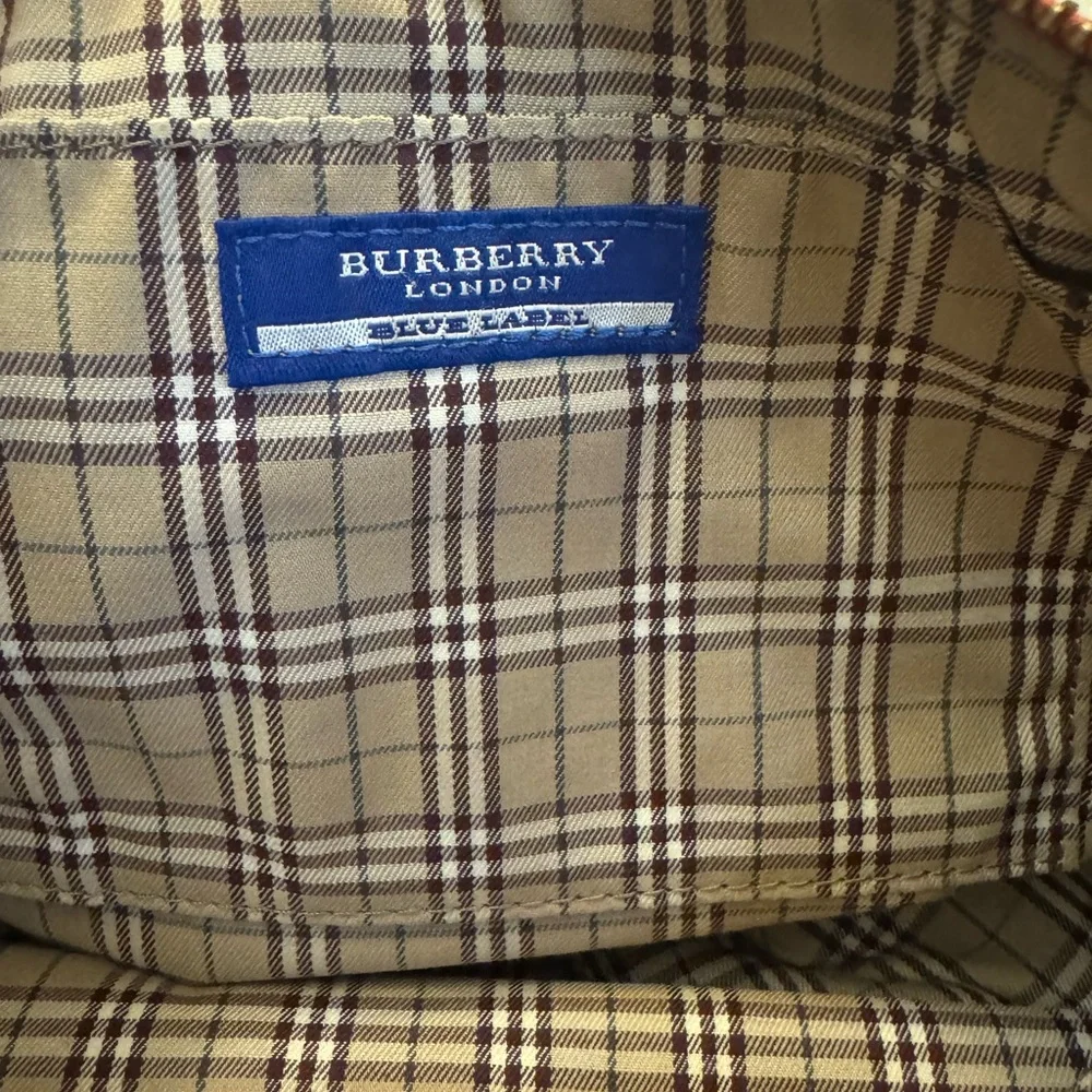 COPY - Burberry Pink Crossbody Bag with Gold Hardware - Picture 7 of 7